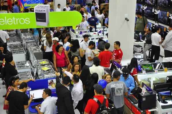 Multidão foi ao RioMar Shopping. - Bruna Monteiro/Esp DP/D.A Press