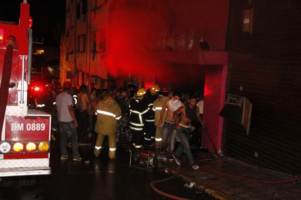 Incêndio em boate deixa centenas de mortos e feridos na cidade. As causas da tragédia ainda estão sendo investigadas. Foto: Deivid Dutra / A Razão - 