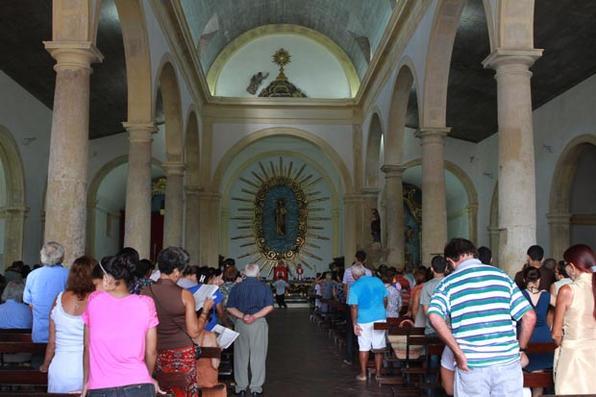 Comandada pelo dom Fernando Saburido, arcebispo de Olinda e Recife, o encontro teve início às 15h com o cântico da Paixão, na Igreja da Sé. Foto: Teresa Maia/DP/D.A Press - 