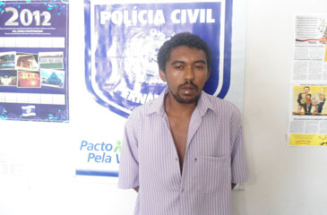 José Sérgio dos Santos, vulgo Nego Sérgio, alvo da lista dos mais procurados da Secretaria de Defesa Social, foi preso nesta sexta-feira (1°) por policiais da Delegacia de Feira Nova e do GATI (Polícia Civil/Divulgação)