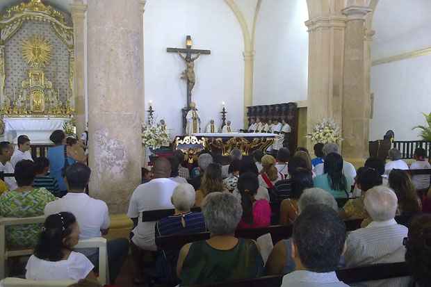 Dom Fernando Saburido, celebra missa especial na Catedral da Sé (Lais Capistrano/DP/D.A Press)