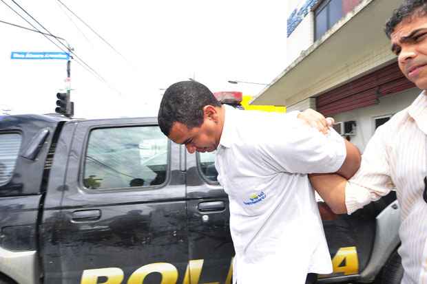 Luiz Antônio dos Santos, marido da vítima, é acusado de matar a golpes de madeira e de barra de ferro e esquartejar Mirtes Juliana (Júlio Jacobina/DP/D.A Press)