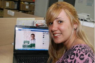 Jennifer se engaja em campanhas no Facebook, que ganhará botão para distinguir usuário como doador. Foto: Nando Chiappetta/DP/D.A Press
