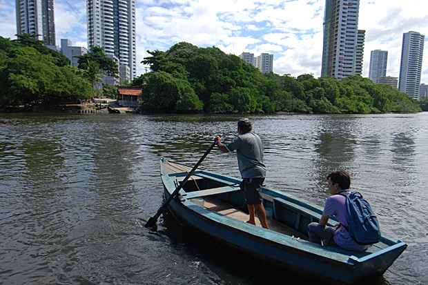 O projeto de navegabilidade é uma oportunidade de resgate do sistema aquaviário do Recife. Foto: Blenda Souto Maior/DP/D.A Press/Arquivo