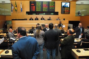 Preste a deixar o governo, prefeito do Recife sofre revés na Câmara de Vereadores (Câmara do Recife/ Divulgação)