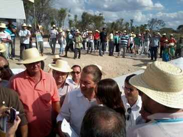 Governador do estado foi recepcionado por 400 agricultores em Sanharó (Rosália Rangeç/ DP/ D. A Press)