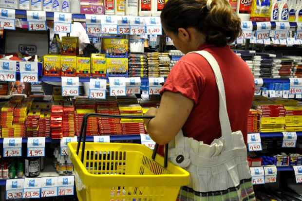 A entidade pesquisou os itens mais vendidos em dez livrarias e papelarias da capital pernambucana. Foto: Nelsina Vitorino/DB/D.A Press/Arquivo