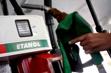 Em Pernambuco, a relação entre o preço do litro do combustível verde e a gasolina é de 78% (Carlos Vieira/CB/D.A Press)