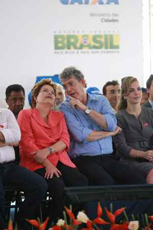Dilma prometeu a Ricardo Coutinho que vai destinar os R$ 70 milhões que faltam para a conclusão do Centro de Convenções de João Pessoa. Foto: Bernardo Dantas/DP/D.A Press