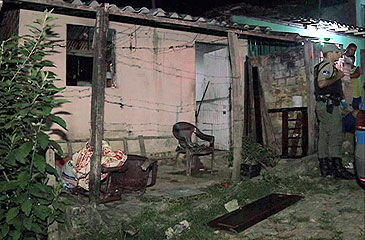 Depois de matar a doméstica Maria José Martins de Souza, Leandro Martins de Souza tentou incendiar a residência. Foto: TV Clube/Reprodução