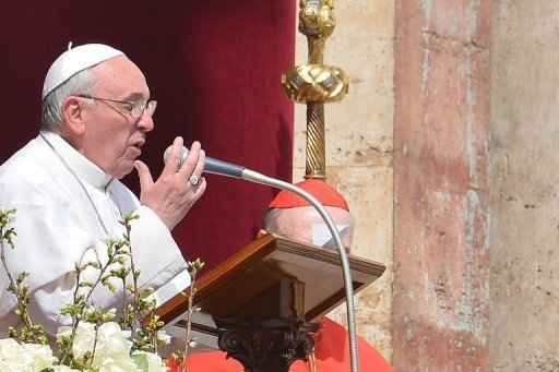 Papa Francisco, neste domingo, durante Missa de Páscoa, na Praça de São Pedro. Foto: Vincenzo Pinto/AFP.