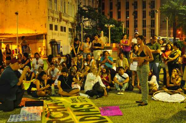 Marcha de 2012, com caminhada finalizada para discussões na Praça do Diario, no centro da cidade. Credito: Helder Tavares/DP/D.A Press.