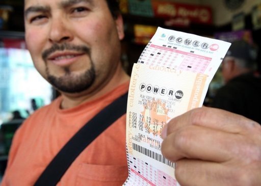Um apostador da Flórida receberá a quantia de 590 milhões de dólares que estava em jogo na loteria americana Powerball, o maior prêmio atribuído até hoje a apenas uma pessoa nos Estados Unidos. Foto: AFP/Getty Images Justin Sullivan 