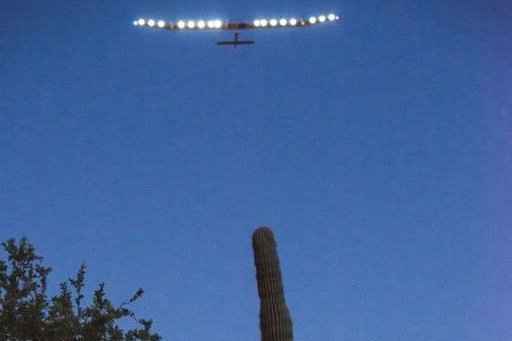 A aeronave sobrevoou a cidade de Phoenix, no Arizona. Foto: AFP 
