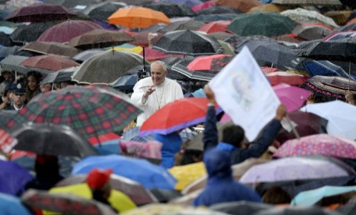 O Papa Francisco pediu aos católicos nesta quarta-feira que defendam e obedeçam a Igreja, por considerar que não podemos dizer 