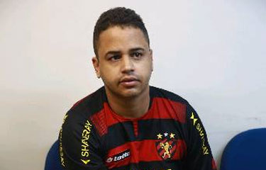 André Luiz Tenório, 28 anos, queria tirar uma identidade como capitão. Foto: Bernardo Dantas/DP/D.A Press