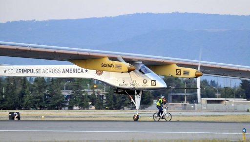 O objetivo é promover a tecnologia deste avião que depende de 12.000 células fotovoltaicas para produzir eletricidade suficiente como para carregar sua bateria de lítio de 400 quilos. Foto: AFP/Josh Edelson