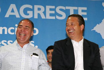 Bezerra Coelho e Eduardo Campos negam saída do ministro do PSB. Foto: Ricardo Fernandes/DP/D.A Press (Ricardo Fernandes/DP/D.A Press)