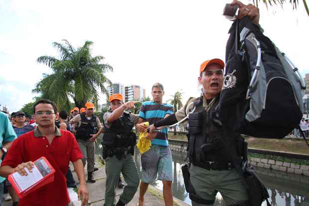 SDS deve divulgar nesta quinta-feira um balanço das prisões e apreensões realizadas durante as manifestações populares nesta quarta-feira no Recife. Foto: Paulo Paiva/DP/D.A Press