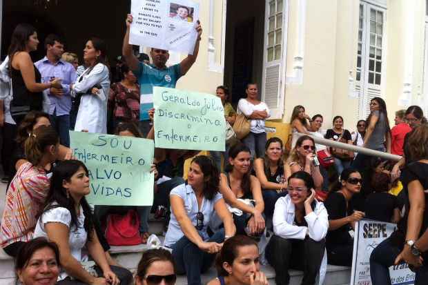 Enfermeiros ligados à Prefeitura do Recife fazem protesto por melhores condições de trabalho. Foto:Anamaria Nascimento/DP/D.A.Press