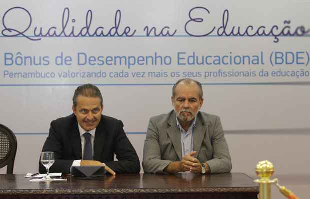 Governador anuncia bônus para professores das escolas da rede estadual. Foto: Roberto Ramos/DP/D.A Press