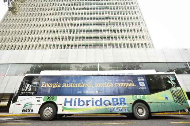 O primeiro ônibus elétrico híbrido de Pernambuco. Foto: Andréa Rêgo Barros/PCR