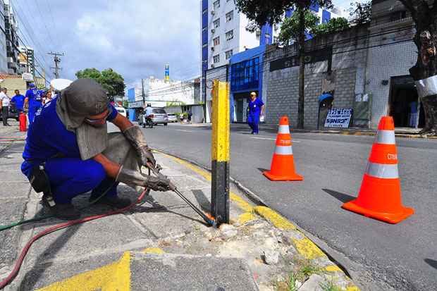 As intervenções terão um investimento total de R$ 20 milhões e irão contemplar a implantação e recuperação de 140 quilômetros de calçadas. Foto: Júlio Jacobina/DP/D.A Press/Arquivo