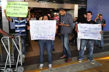 Categoria realizou protesto no Aeroporto Internacional do Recife, na manhã desta quarta-feira. Foto: Julio Jacobina/DP/D.A Press