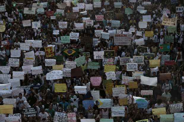 Maior manifestação no Recife, neste ano, reuniu 100 mil pessoas no Centro da cidade no último dia 20 de junho.Foto: Teresa Maia/DP/D.A Press (Teresa Maia/DP/D.A Press)