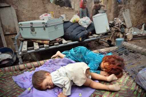 Em Peshawar, várias crianças estão desabrigadas. Foto: A Majeed/AFP