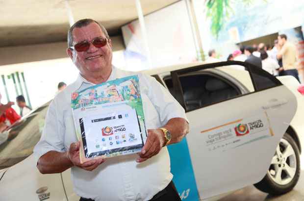 Taxistas já estão com os tablets em mãos. Foto: Secretaria de Turismo de Pernambuco/Divulgação