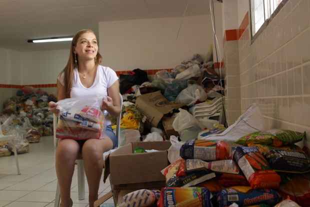 A estudante de direito Elaine de Moraes, 29, dedica-se à ONG Salve Sertão há cerca de dois anos e garante ter desenvolvido habilidades diferenciadas para a sua carreira. Foto: Bruna Monteiro DP/D.A Press