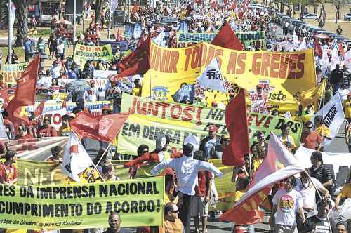 Em 2012, 800 mil trabalhadores de várias categorias cruzaram os braços e deixaram o governo de mãos atadas. Eles ganharam reajuste de 15,8%. Foto: Marcelo Ferreira/CB/D.A Press - 15/8/12