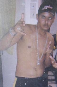 Homem foi identificado como Felipe Bezerra Xavier, de 20 anos, que está foragido Foto: Polícia Civil/ Divulgação.