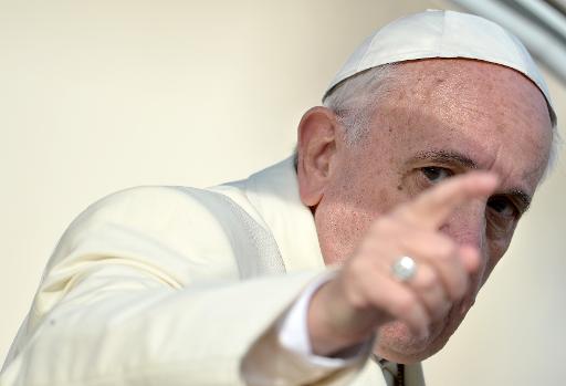 O papa Francisco deixa a praça de São Pedro, no Vaticano, após a audiência geral semanal. Foto: AFP/GABRIEL BOUYS