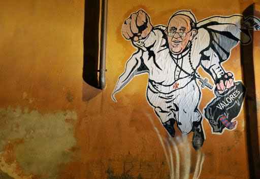 Grafite do papa Francisco vestido de super-homem feito no centro de Roma é visto em 28 de janeiro de 2014. Foto: Tiziana Fabi/AFP