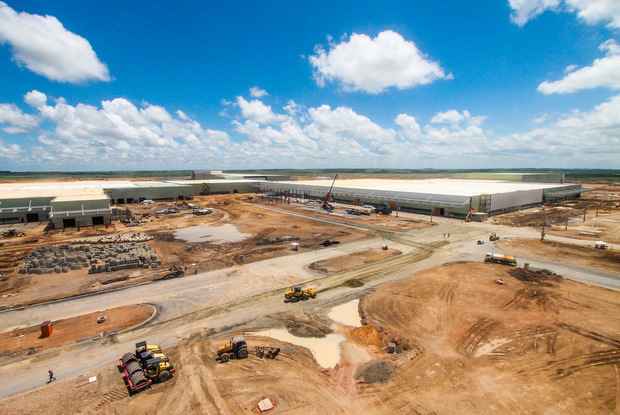 A fábrica vem sendo implantada no município de Goiana, na Zona da Mata Norte. No local estão sendo investidos R$ 7 bilhões. Foto: Divulgação 
