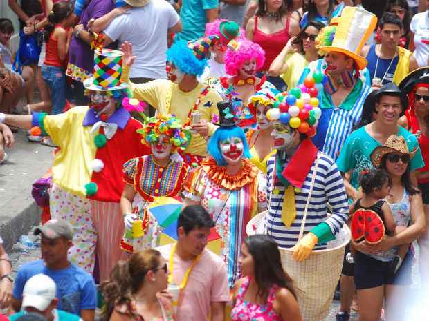 Foliões curtem Carnaval de Olinda nas ladeiras do Sitio Historico. Foto: Ricardo Fernandes/DP/D.A Press