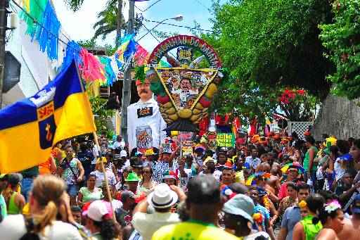 Bacalhau do Batata desfila pelas ruas de Olinda. Foto: Julio Jacobina/DP/D.A Press  