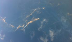 Imagem aérea de mancha de óleo na Costa do VietnãEPA/Agência Lusa