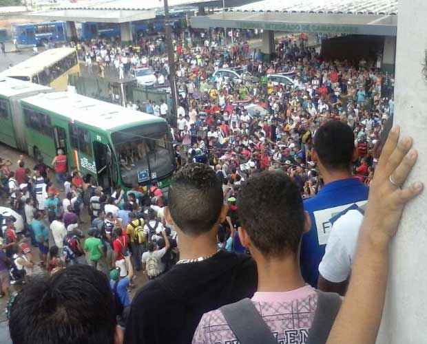 Protesto foi iniciado por conta da demora no intervalo entre os trens. Foto: Priscila Silva/ Reprodução/ WhatsApp