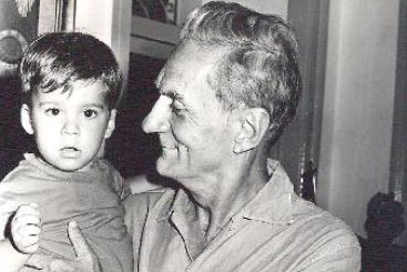 O escritor e teatrólogo paraibano Ariano Suassuna com o neto João Urbano. Foto: Benedito Soares/DP/D.A Press