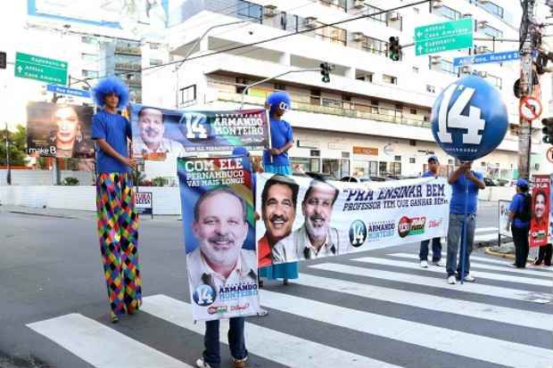 Campanha de Armando Monteiro investe em novas peças publicitárias. Alexandre Albuquerque/Divulgação (Alexandre Albuquerque/Divulgação)