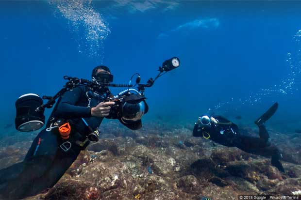 O Google contratou mergulhadores para fazer as fotos submarinas do mar da ilha. Foto: Google/Reprodução