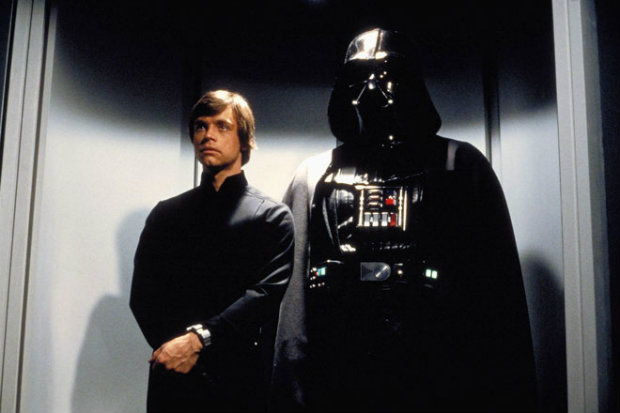 Luke Skywalker e Darth Vader em cena de O Retorno de Jedi. Foto: Lucasfilm/Divulgação