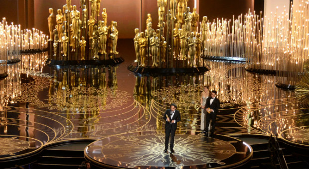 Alejandro Gonzalez Iñárritu levou Oscar de melhor diretor pelo segundo ano consecutivo. Foto: Kevin Winter/Getty Images/AFP