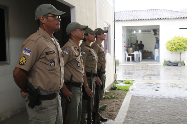PMs guarnecem o Centro de Reeducação da Polícia Militar de Pernambuco. Foto: Ricardo Fernandes/DP  