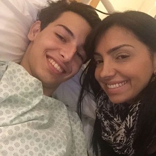 Cantora compartilhou foto com filho enquanto ele estava no hospital. Foto: Instagram/Reprodução