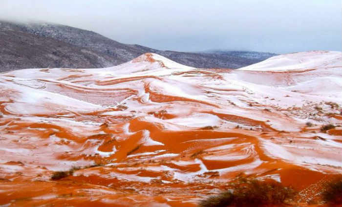Resultado de imagem para neve no deserto do Saara