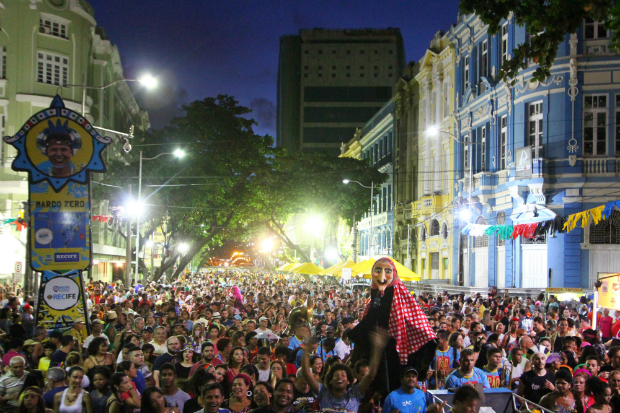 Nem parece que ainda é a semana pré-carnaval no Recife Antigo. Foto: Paulo Paiva/DP